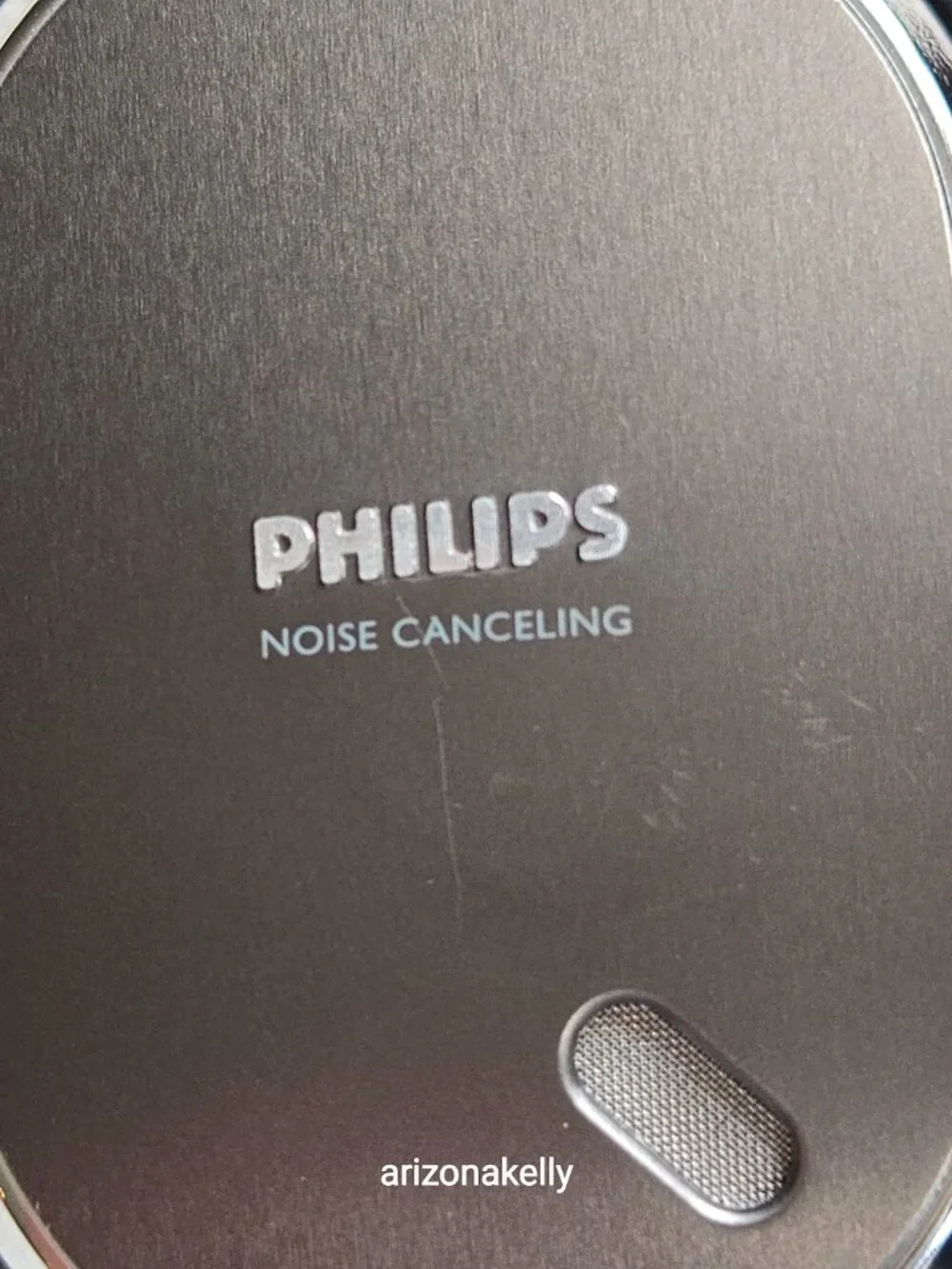 Philips Noise Canceling Headphones in Hard Case - Picture 10 of 12